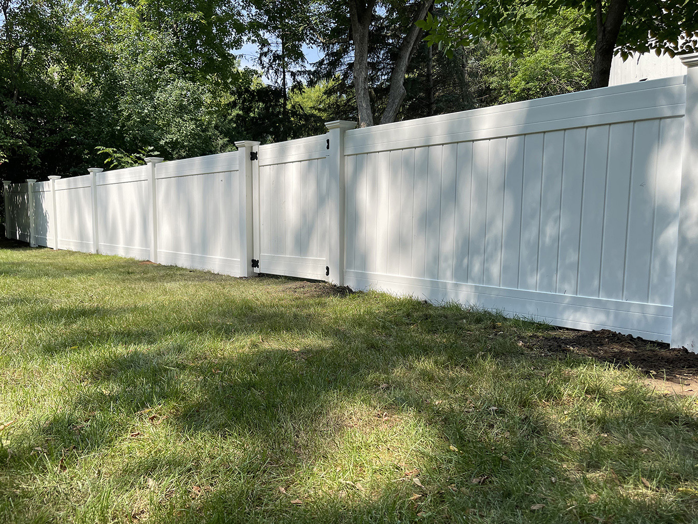 Photo of a vinyl fence from a Minnesota fence company