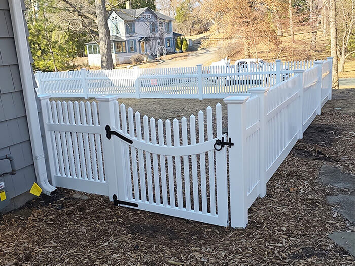Vinyl Scalloped Picket gate options in the West Metro Minnesota area.