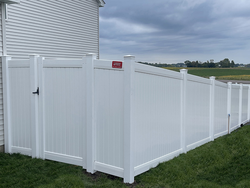 Shakopee Minnesota vinyl privacy fencing